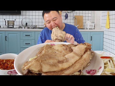 Видео: Цян сделал из рук мясо и схватил его прямо. Это было весело!