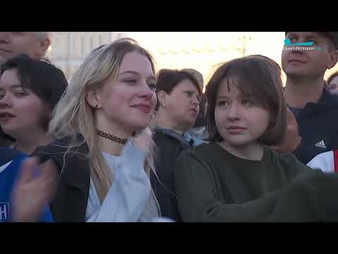 Видео: Никита Лович - Плачь, малыш! (live Санкт-Петербург, Дворцовая площадь)