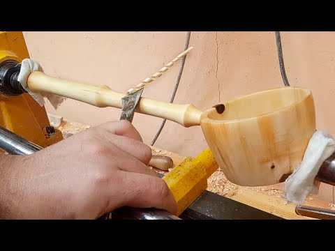 Видео: Ковшик на токарном станке по дереву.