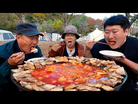 Видео: Самгёпсаль! Корейское барбекю на гриле на кемпинге! - Шоу еды Mukbang