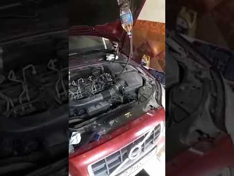Видео: Volvo XC70 2012 D3 промыть форсунки самостоятельно.