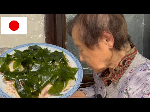 Видео: 93-летняя бабушка готовит свиной шабы-шу с дайконом и вакаме.