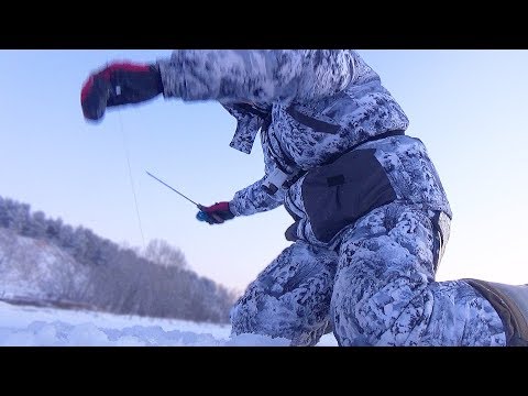 Видео: В ЗАПРЕТНОМ МЕСТЕ ЛОВИМ ДОРОГОЙ КРУПНЯК ! Ловля по последнему льду на раттлин (виб)