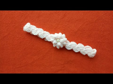 Видео: Как связать крючком простую детскую повязку на голову для начинающих