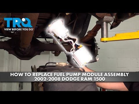 Видео: Как заменить модуль топливного насоса в сборе на Dodge Ram 1500 2002-2008 гг.