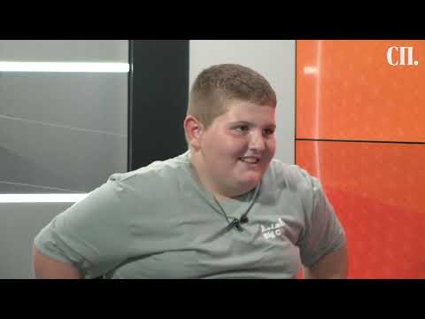 Видео: Детето од рекламите не ги најде тетратките што пишуваат сами, но најде весник што сам се чита