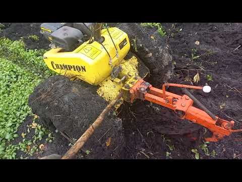 Видео: Оборотный плуг ПНО-15 и мотоблок Champion BC 8813. Первый опыт