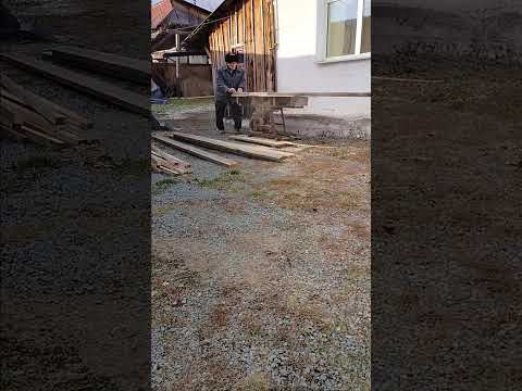 Видео: Распускаю доски на брусья 50х40х3000