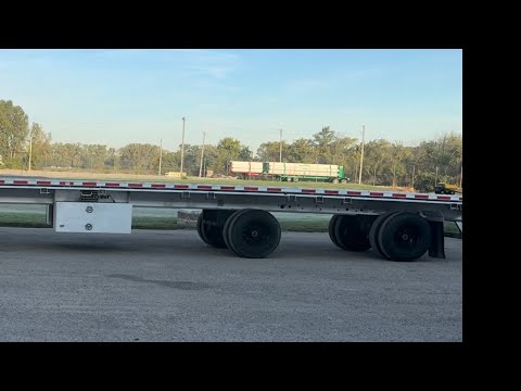 Видео: Почему большинство бортовых прицепов имеют разнесенные оси? Давайте поговорим об этом…