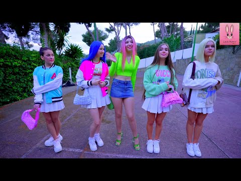 Видео: Прекрасна девојка у вили! Само Зека зна ко је она! Нова навијачица?