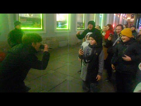 Видео: Уличные музыканты Питер гр. Шумные соседи и Женя на Невском 27 октября ч2 - Лесник