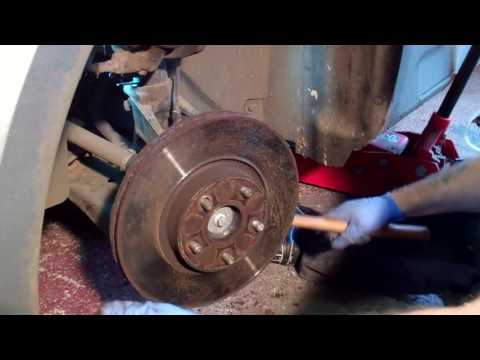 Видео: Новые передние тормозные диски и колодки - Ford Mondeo Mk4 (2007 - н.в.)