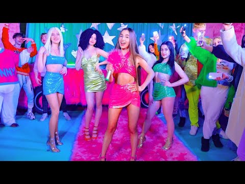 Видео: Концерт Bunny 🔥 Каква изненада подготвиха популярните момичета? Новогодишни празници | Лейди Даяна