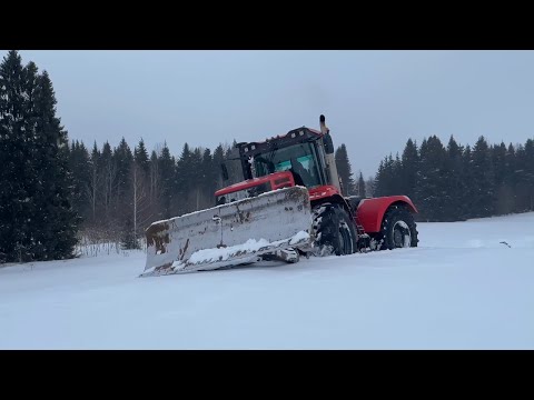 Видео: КИРОВЕЦ К-739 без работы не стоит. Едем на тракторе по заснеженным полям к месту.