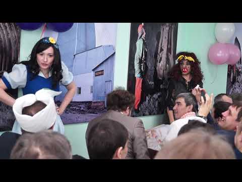 Видео: ИНТЕРЕСНАЯ СЦЕНКА НА 23 ФЕВРАЛЯ-СМЕШНО ДО СЛЁЗ