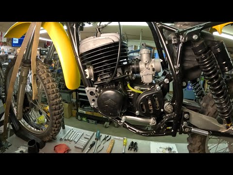 Видео: Сборка Suzuki RM400 1980 года, часть 2
