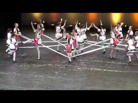 Видео: "Игра на ластик" - ДТШ ансамбъл "Тракия"