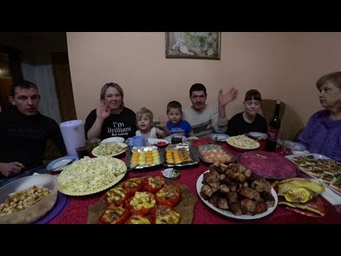 Видео: новогодний мукбанг