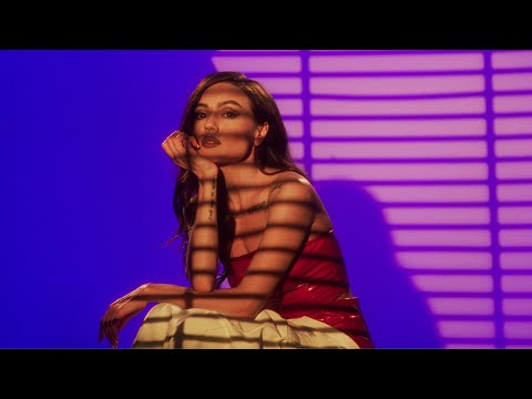 Видео: Маша Кольцова - Взглядом (Official Music Video)