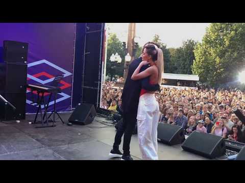 Видео: Юля Паршута и Марк Тишман - Невыносимая (День Города, Страна FM)