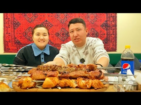 Видео: МУКБАНГ С БЛОГЕРШЕЙ ДИНАРОЙ ШАШЛЫКИ МЯСО САЛАТЫ Mukbang barbecue не АСМР