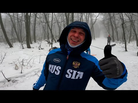 Видео: Гонка сильнейших по ледяным спускам ⛷️