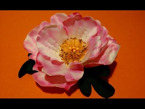 Видео: Fabric flowers how to make/rosehip made of fabrics/tutorial/Цветы из ткани: шиповник/легко