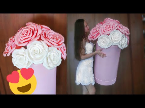 Видео: Большие розы из изолона в шляпной коробке мастер-класс, DIY, ростовые цветы, роза из изолона