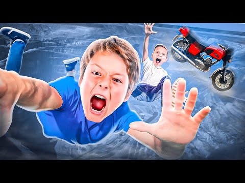Видео: КАК Я ЧУТЬ НЕ УМЕР (упали с обрыва)
