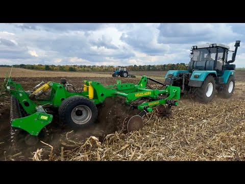 Видео: 😱ХТЗ-243к НЕ тягне‼️3м KRONOS VELES AGRO💪Важка ДИСКОВКА по кукурудзі 👍Джон Дір на жнивах🌽Огороди🤝