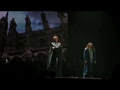 Видео: "Квазимодо грустит, Квазимодо влюблён" Нотр-Дам де Пари на сцене ДКЖ. Новосибирск. 