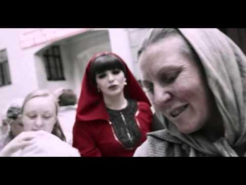 Видео: Красная королева `` Моя дорогая´´