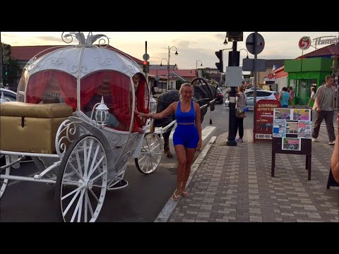 Видео: Соль-Илецк.Прогулка по улицам, отдыхающих становится больше