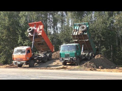 Видео: Разгрузка самосвалов Татра 815 и Камаз 65111