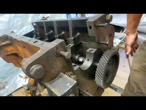 Видео: Ремонт корпуса 207d: сборка длинного блока, часть 1. Установлен коленвал, кулачок, передний корпу...