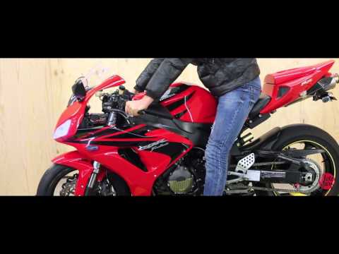 Видео: Honda CBR1000RR FireBlade - обзор