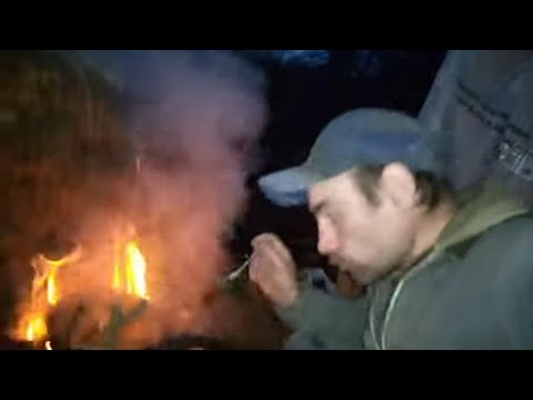 Видео: ❤ВКУСНЕЙШАЯ ЯИШНИЦА НА КОСТРЕ /ИРИНА ПРИШЛА В ГОСТИ К ИЛЬЯ ЛЕБЕДЬ /СТРОЮ ДОМ В ЛЕСУ / Ира и Илья