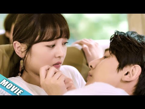 Видео: 💞 Богач влюбился в бедную😍 Сел к ней на колени💋 Хочет поцеловать🔥!