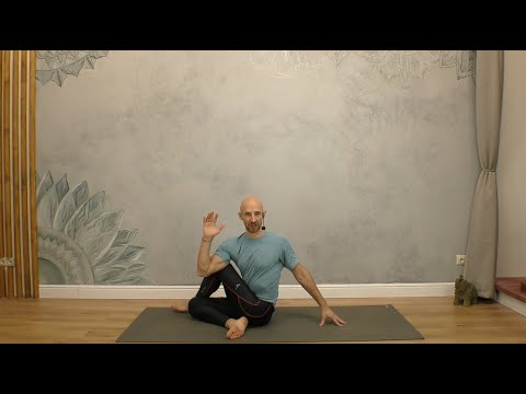 Видео: Ардха Матсиендрасана  | Курс "Основы йоги"