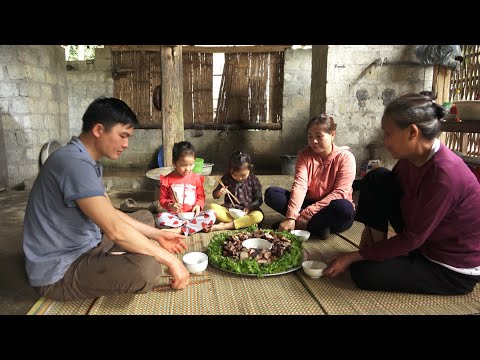 Видео: Жареная свинья и встреча Нового года.  Роберт |  Зеленая лесная жизнь