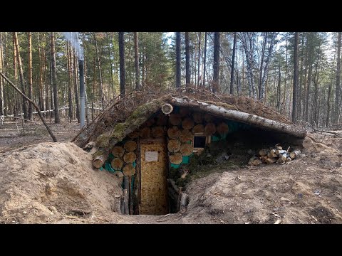 Видео: ПРИШЁЛ В ЗЕМЛЯНКУ СПУСТЯ 2 МЕСЯЦА. НАТКНУЛСЯ НА ТАЙНОЕ УКРЫТИЕ В ЛЕСУ. СОБИРАЮ БЕРЕЗОВЫЙ СОК. КЛЕЩИ!