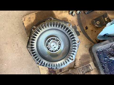 Видео: Течь в сальниках колёс. Трактор LS3010. Давайте починим!