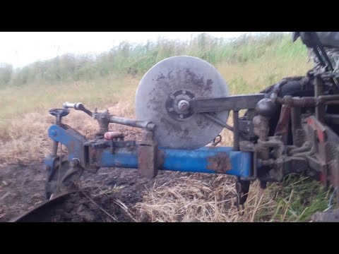 Видео: Плуг с отрезным диском! Вред или польза?
