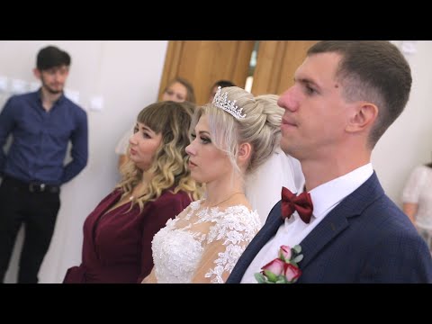 Видео: Момент регистрации брака в загсе молодой симпатичной пары