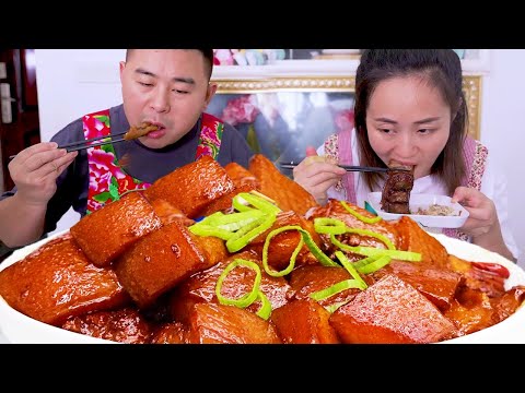 Видео: 🈴【Супермаленький повар】Съешьте столько тушеной свинины за один раз!