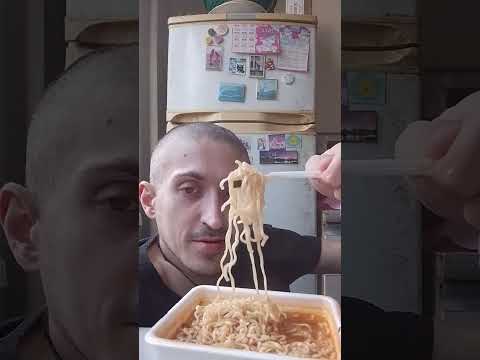 Видео: Доширак с говядиной сытно -аппетитно