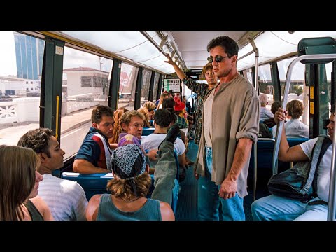 Видео: ГОПНИКИ издевались над Пассажирами, пока в автобус не вошел КИЛЛЕР