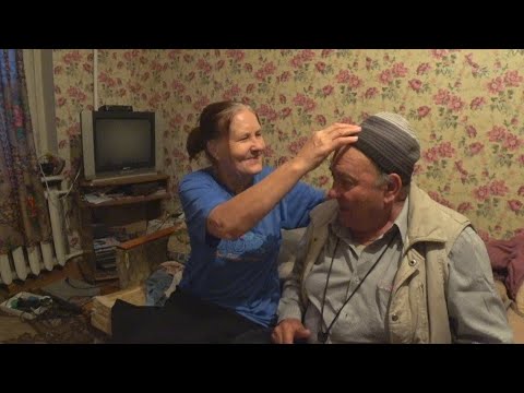 Видео: Жаркое застолье с тёщей...