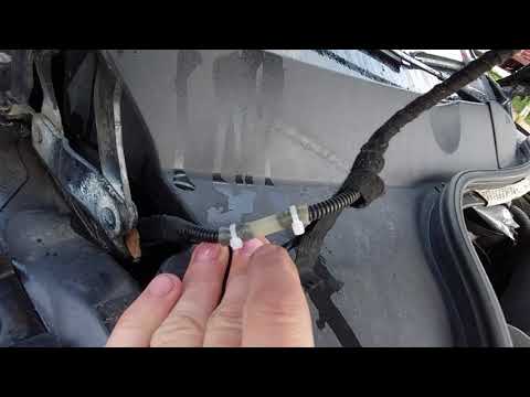 Видео: КАК БЫСТРО ПОЧИНИТЬ ТРУБКУ ОМЫВАЙКИ в VW