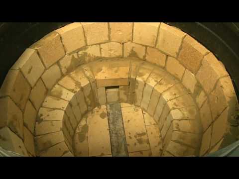 Видео: Сборка кирпичной отопительной печи ПКО 40 - видео